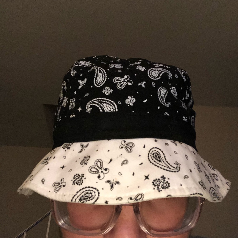 Bucket-hat